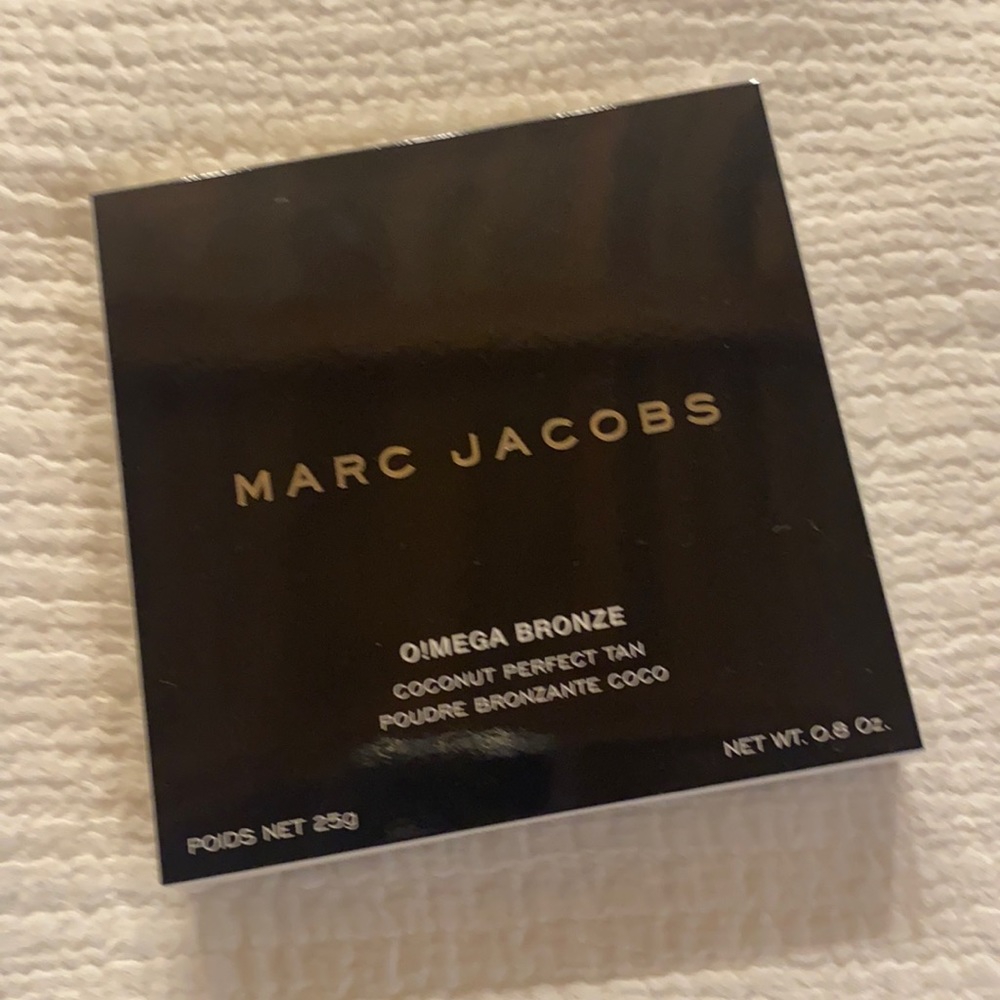 Marc Jacobs Omega bronze coconut perfect tan. Color is 104 Tan- Tastic!
